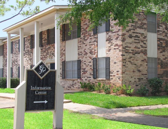 Colonial Plaza Apartments